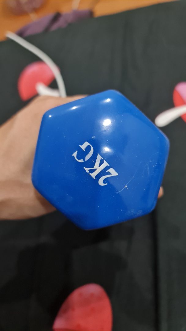 Tạ nắm êm, cảm giác rất thật tay. Tuy có vài lỗi nhỏ nhưng ko ảnh hưởng quá nhiều đến trải nghiệm dùng. Đáng mua