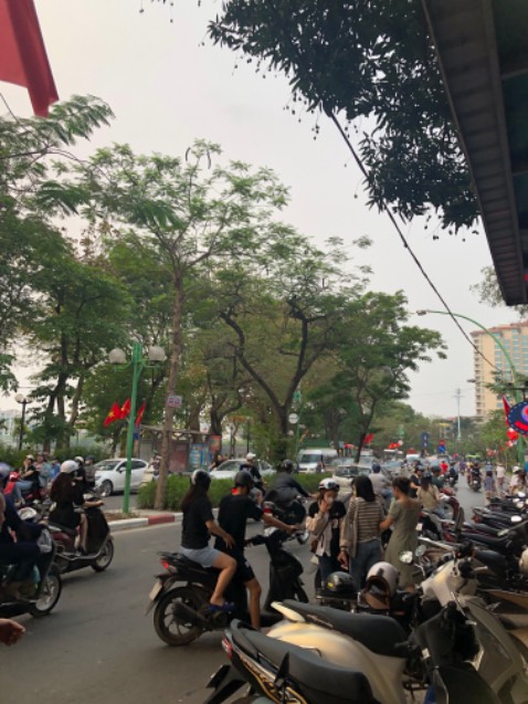 Sorry vì ảnh k liên quan ạ
Giao hàng nhanh lém mình đặt htrc hsau là có rui 
Anh shipper cute và dễ mến
Màu sách khá ưng ạ