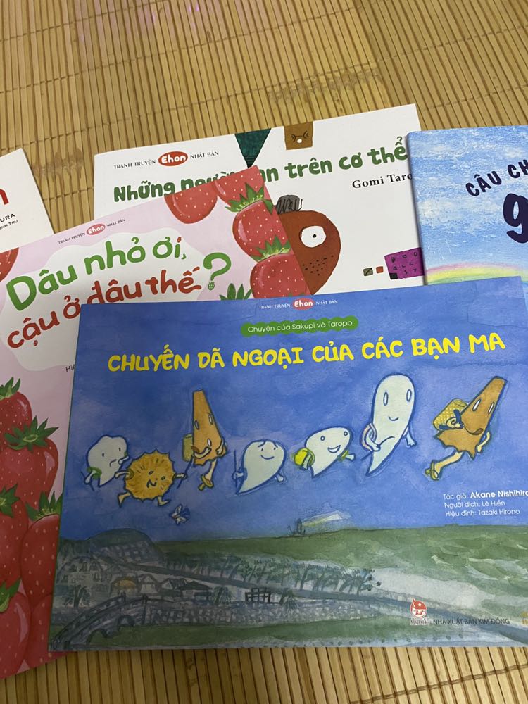 cuốn sách nhẹ nhàng, con hiểu được là thế giới các bạn ma ngược với thế giới thật của mình, chứko sợ sệt gì cả