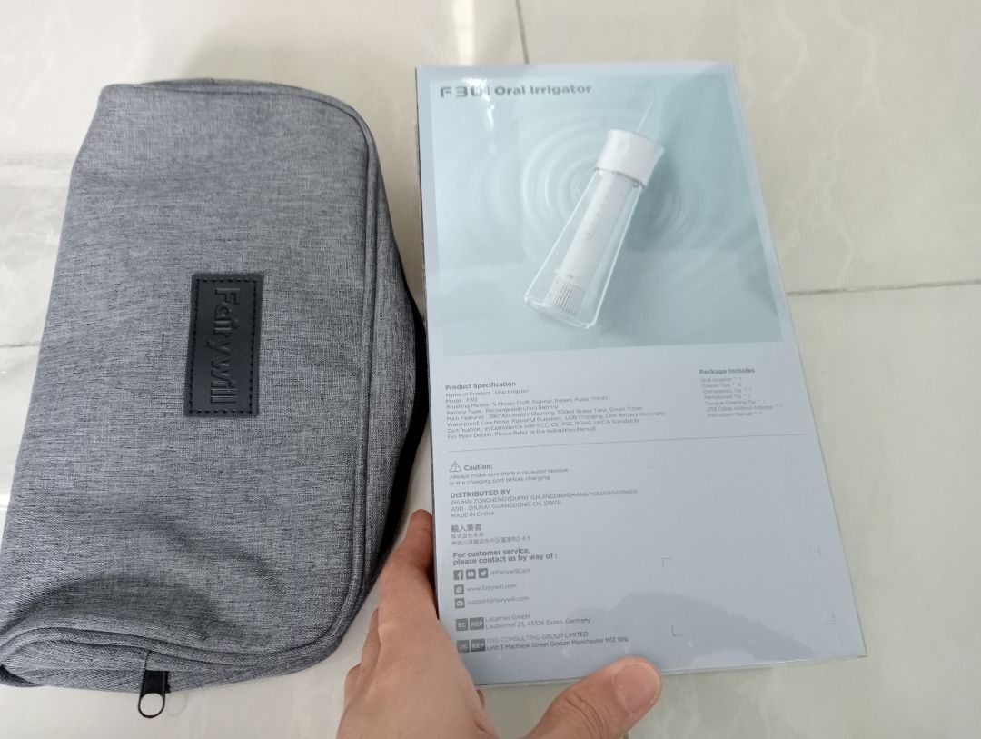 1. Vận chuyển nhanh hơn dự kiến 1 ngày. Đóng gói cẩn thận, có giấy ghi chú hdsd kèm theo
2. Nhà bán theo sát đơn hàng của khách, khi mình có đặt sai sản phẩm, nhà bán đã nhanh chóng xác nhận lại và có phương hướng giải quyết ngay.
3. Hàng nguyên hộp, mẫu mã bắt mắt
4. Mình đã dùng thử ngay (máy sẵn pin), theo mình thì lực bắn của nước không mạnh lắm, mình đã dùng hết tất cả các cấp độ từ nhẹ đến mạnh, không làm đau rát. Mình cần đổ 3 lần nước cho 1 lần sử dụng. Khoang chứa nước được ghi là 300ml, nhiều hơn so với các dòng sản phẩm khác (200ml).
5. Trước khi mua, mình đã đọc review nhiều dòng sản phẩm, nhưng cuối cùng mình chọn nhà bán này. Vì đây là thiết bị điện tử, nên cần chọn nhà bán có chính sách bảo hành và dịch vụ tốt.