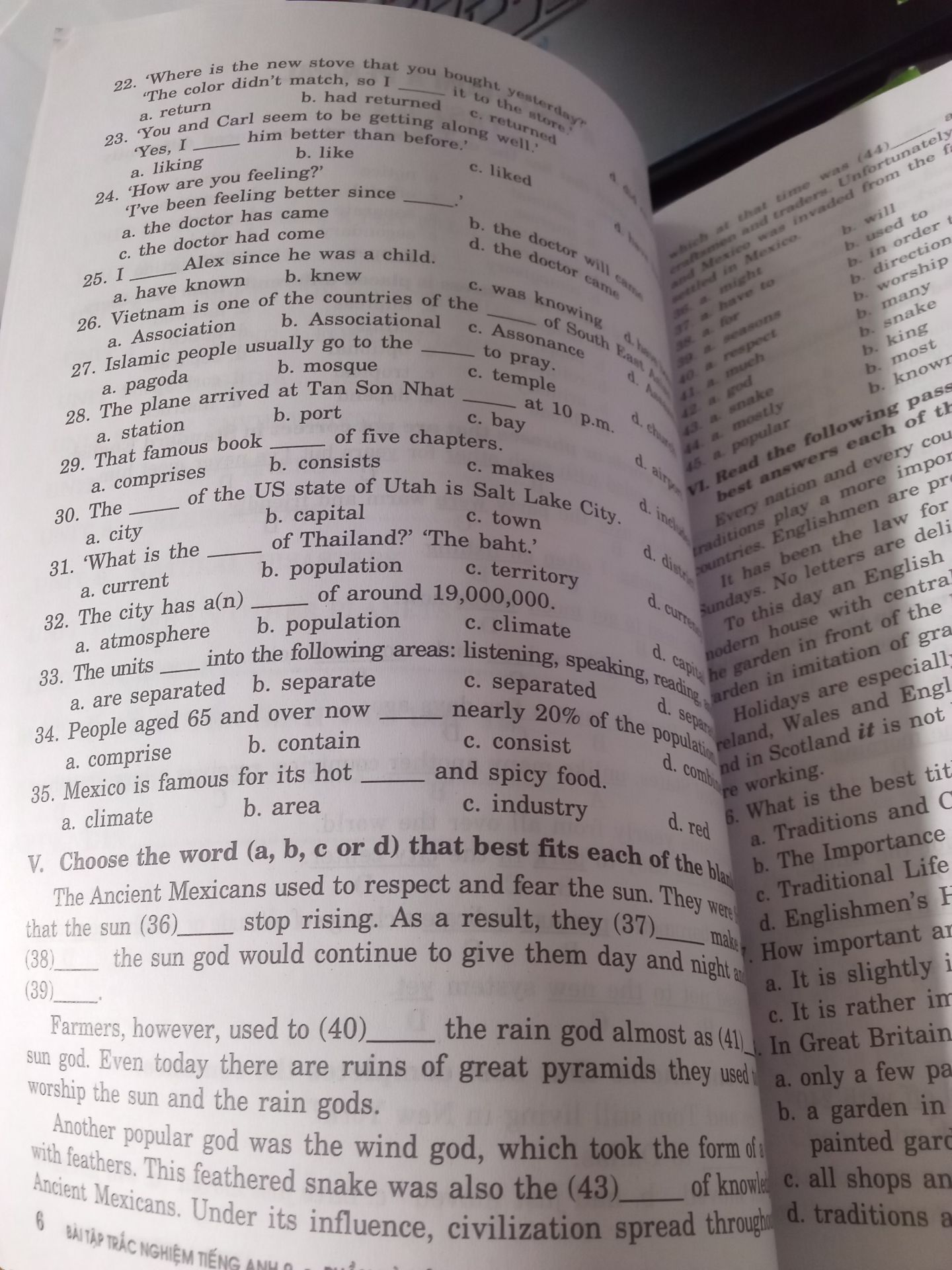 Mình rất hài lòng. Mình nghĩ là các bạn nhất định phải mua quyển này nha, rất tốt và nó khá dày (dày hơn quyển bài tập TA mình mua) nên nó có nhiều bài tập hơn để các bạn làm. rất tốt. Quyển này còn có 1 quyển bài tập TA nữa cùng tác giả nhưng mình ko mua quyển đó mà mua quyển của Mai Lan Hương- Hà Thanh Uyên, bởi vì  quyển mới này được soạn theo sách TA mới mà tụi mình đang học ở trường. Chốt lại là các bạn nên mua quyển bài tập trắc nghiệm này còn chọn quyển bài tập nào thì đó là tùy bạn. Cảm ơn các bạn đã đọc ?