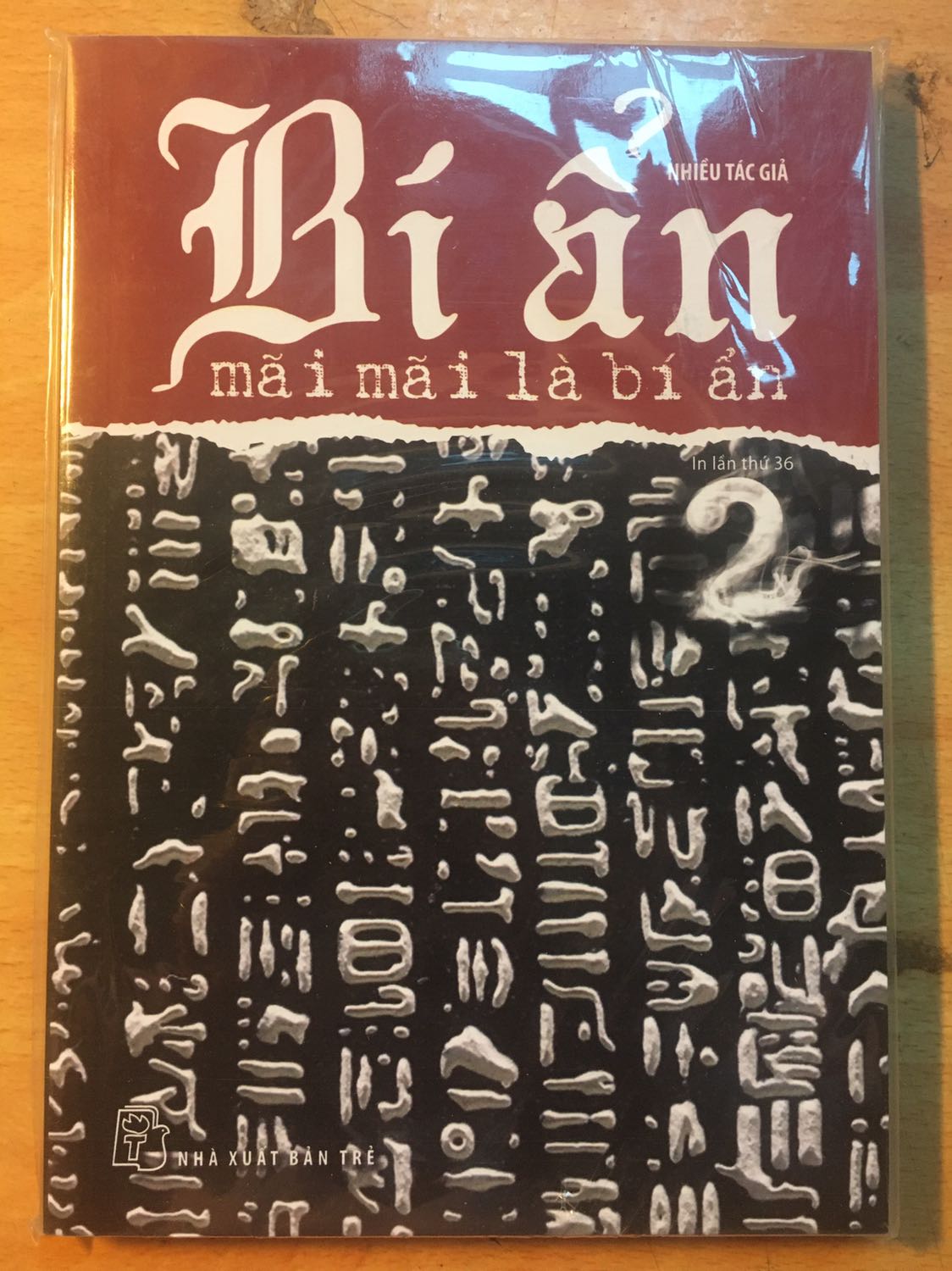 Mình đã đọc tập 1 và rất thích series này luôn. Chắc chắn mình sẽ dành tiền mua nốt các tập sau :)))