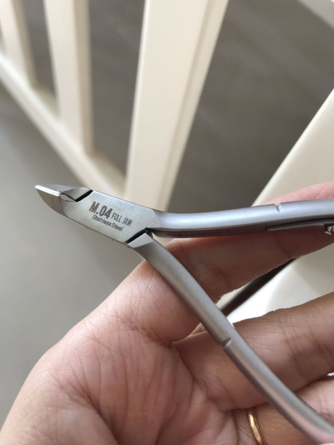 Chữ khắc trên cái hình minh hoạ là Jaw 14 giống cái đang có ở nhà mình nên mình mới đặt mua, ai ngờ nhận hàng là cái khác, thông tin bán thì trùng khớp nhưng cái hình thì trớt quớt. Tiki thay cái hình dùm để tránh bị đổi hàng.