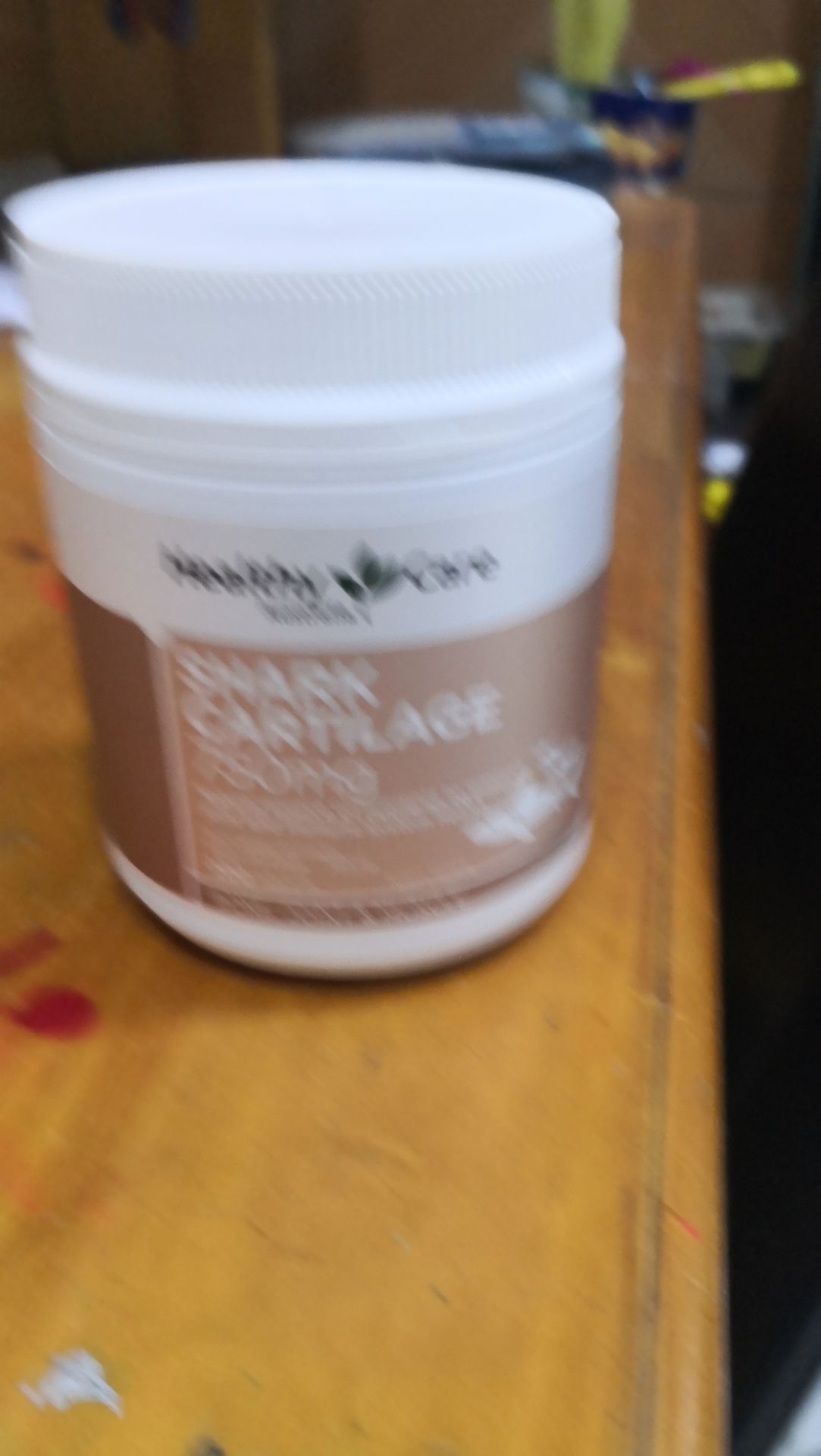 giao hàng nhanh chóng, đóng gói sản phẩm cẩn thận, hạn sử dụng đến năm 2024, có kèm thiệp cảm ơn.