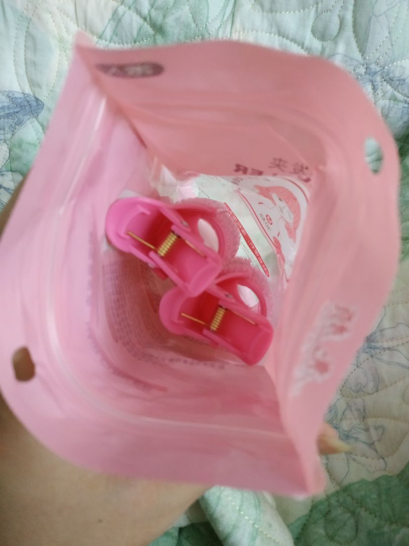 Chưa bao giờ thất vọng khi đặt hàng trên Tiki, giao hàng nhanh, sớm hơn dự định những 4 ngày, anh giao hàng siêu dễ chịu, cute luôn. Hàng được đóng gói kín đáo, cẩn thận. Lô uốn tóc chất lượng rất ok, chắc chắn. Giá cả cũng vừa phải.