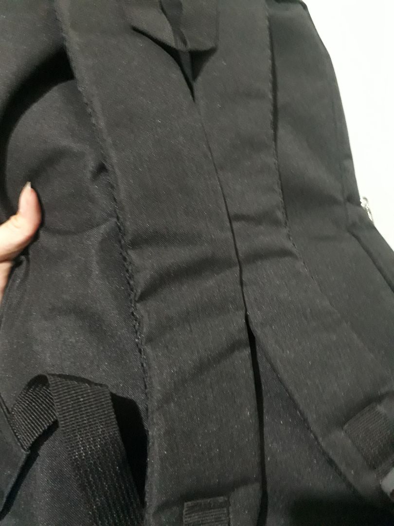 Đóng gói kĩ càng, giao hàng đúng hẹn. Chất lượng balo tốt nhưng mà vải hơi mỏng