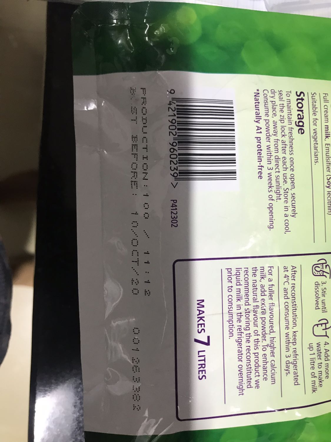 Mình nhờ em mình xách tay ở Úc về thì thấy trên bao bì ngoài in hạn sử dụng còn in thêm mã sản phẩm trên bao bì, và mỗi bao có 1 mã sản phẩm khác nhau nhưng sản phẩm của Shop thì không thấy
Còn nhìn bột sữa thì mình thấy hàng xách tay thì mịn hơn và ướt hơn
Nhà cung cấp có thể giải thích giúp mình vì sao có sự khác biệt vậy không?