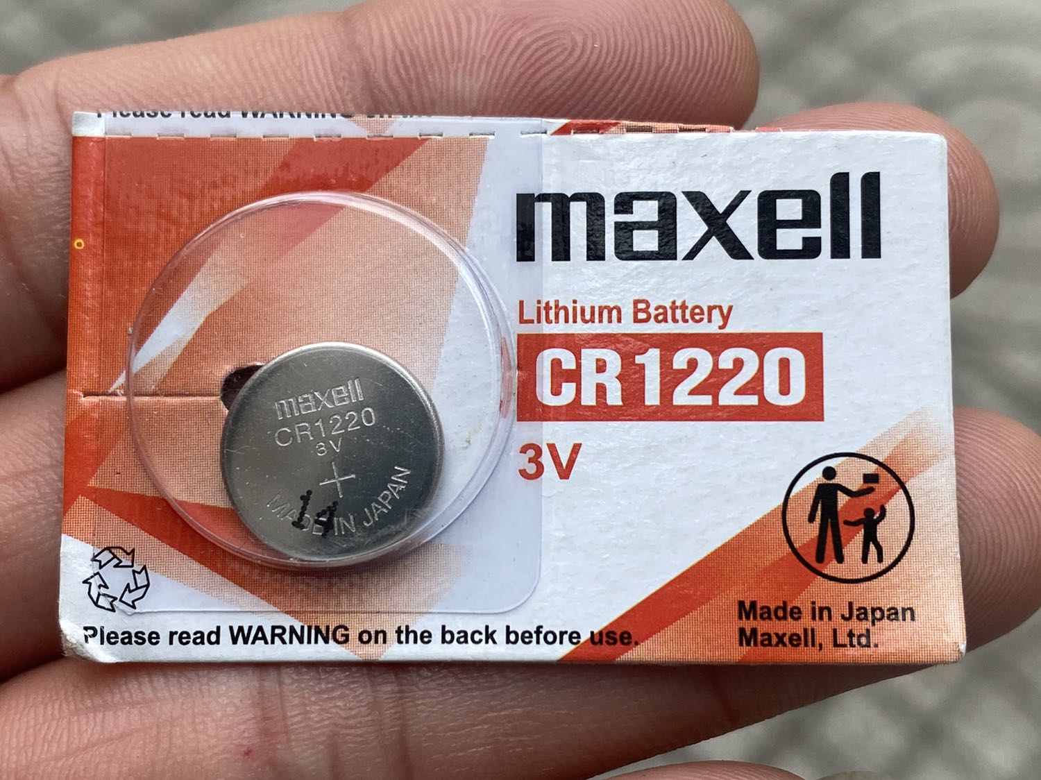 Giao hàng nhanh. 
Nhìn có vẻ xịn. 
Thay vào remote AB sóng mạnh. 
Nên mua