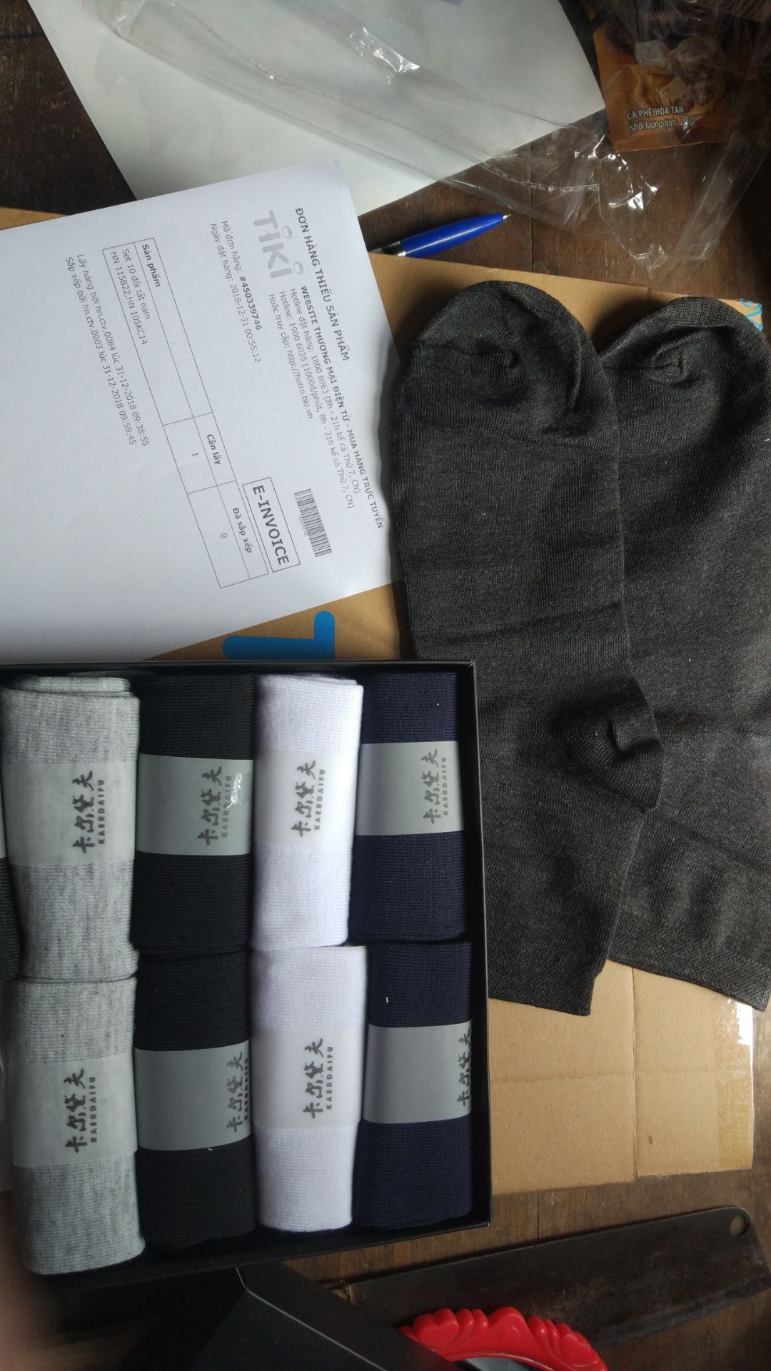 từ đóng gói tới sắp xếp, ship, mọi thứ đều ổn. 5⭐⭐⭐⭐⭐
nhưng trong hình shop đăng thì không thầy cổ ngắn hay dài... à vải không mỏng lắm đâu mọi người... nên mua :v
#kennlyly