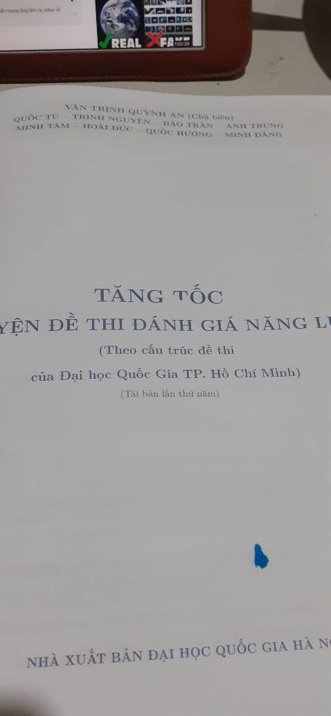 sách  có  tái  bản cập  nhật nội  dung tốt  hơn.  nhưng giấy  trang sách  không tốt.  rất  dễ  thấm  mực  bút dạ ra mặt  sau. đóng  gói cũng  chả tốt.  phải đóng hộp  sao lại đóng  gói nilon.
