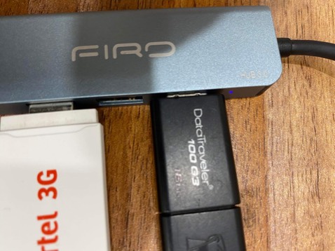 • Hub FIRO rất nhạy, vỏ nhôm chắc chắc, nhỏ gọn.

• Sản phẩm dùng rất OK, ổn định, kết nối nhiều thiết bị cùng lúc mà không bị lỗi gì cả, Hub rất mát.

• Tốc độ truyền dữ liệu nhanh. Vỏ là hợp kim nhôm rất chắc chắn... Thử 4 cổng đều rất ổn định.

• Thiết kế đẹp mắt,chắc chắn, nhỏ gọn và tiện lợi lắm

• Sản phẩm chia 4 cổng USB. Đầu vào tích hợp cả 2 đầu USB và Type-C nên rất tiện lợi.

• Thời gian giao hàng siêu nhanh, đóng gói cẩn thận, nhân viên giao hàng rất thân thiện.

• Shop tư vấn nhiệt tình. Mua hàng chính hãng luôn yên tâm về chất lượng và giá cả.

• Cảm ơn Tiki rất nhiều.