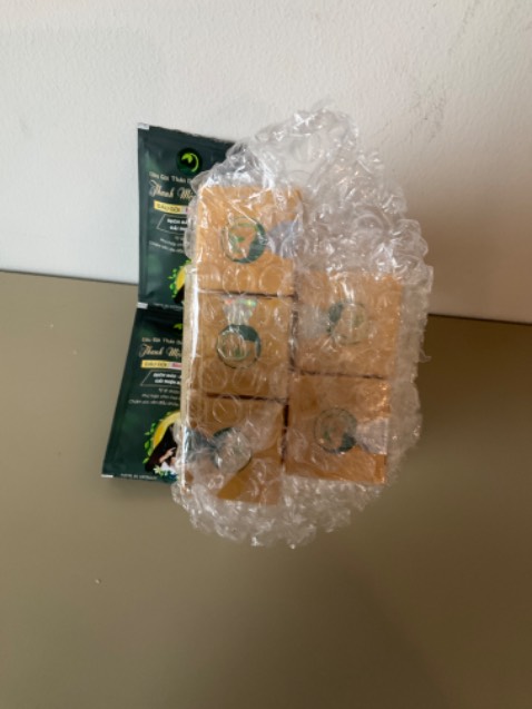 Kem Thuần mộc bôi ngứa dị ứng da rất nhạy, mình hay bị ngứa dị ứng dùng các loại khác bôi vài ngày mới khỏi, loại này bôi 1 lần khỏi ngay. Shop bán hàng chính hãng, mua 5 giảm nhiều.