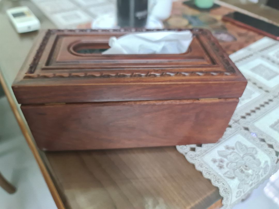 mình đã nhận đc hàng, bị xước 1 góc huhu. ko biết do lỗi hàng hay do vận chuyển nữa. nhưng gỗ cũng okie. dịch nên cũng ko cần đổi trả hoàn hàng