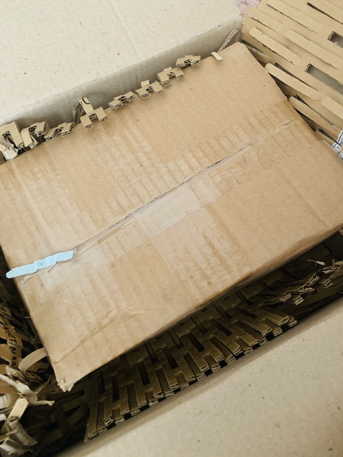 Cực kì hài lòng về cách gói hàng rất cẩn thận, sp rất đẹp đúng vs hình ảnh. Tks shop và tiki nhiều nha!!!!