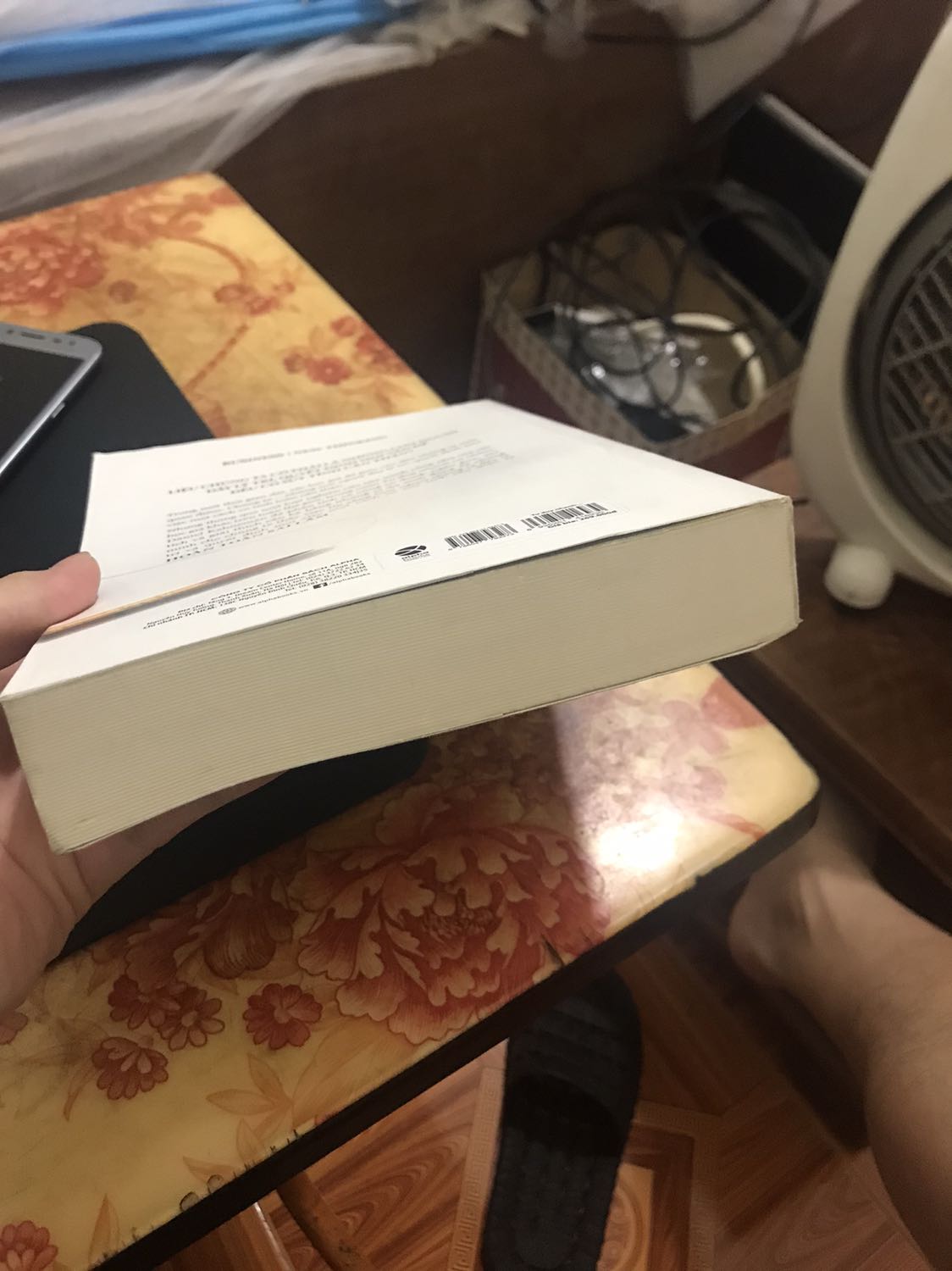 Sách về tay còn nguyên vẹn ko móp méo cong vênh gì cả. Form sách cứng, chắc, bền. Dùng đc 1 thời gian rồi vẫn chưa xuống cấp