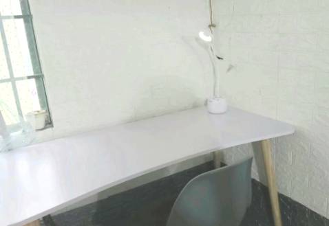 Đúng là cực kỳ hài lòng. Order tặng, giao ở tỉnh khác, lại nhận đúng ngay ngày sinh nhật của cô bé. Bạn ấy rất thích vì bàn đẹp, đúng mẫu đặt, không bị trầy gì hết. Cảm ơn Igea và Tiki.
(Hơi hụt hẫng tí là vừa đặt xong thì shop sale, dù canh trước đó cả tuần  *_*)