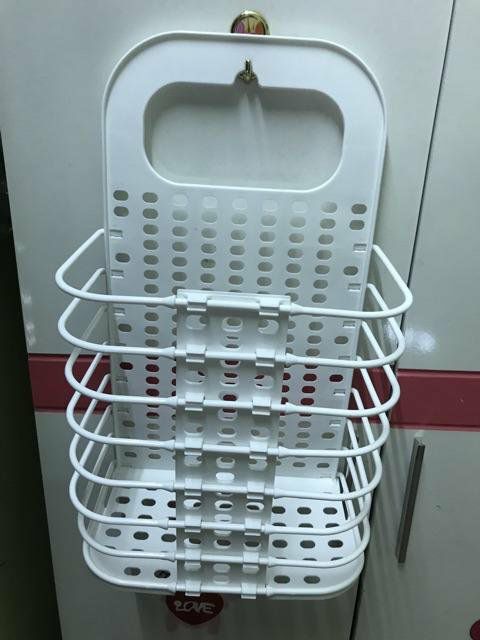 Hàng đẹp chắc chắn nhưng dùng móc dán kèm theo thì không sẽ rớt mất nên mình khoan tường luôn hehe