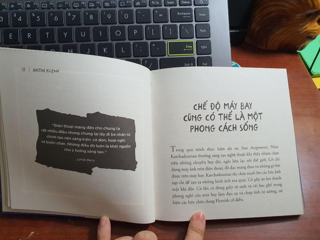 nếu bạn luôn suy nghĩ "ôi, mấy việc cỏn con này ai làm chẳng được, mình có làm được gì to tát đâu mà tự hào" thì hãy mua cuốn Nghệ thuật PR bản thân nhé 😆