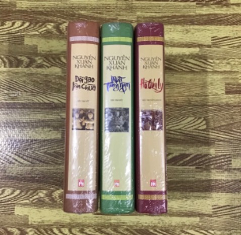 Sách còn seal dù bị nứt,nội dung thì rất hay với những ai yêu thích lịch sử,văn hoá Việt Nam. Mình mua lúc giảm giá 38% thôi,cũng chưa thấy giảm sâu quá bao giờ. 10 điểm !