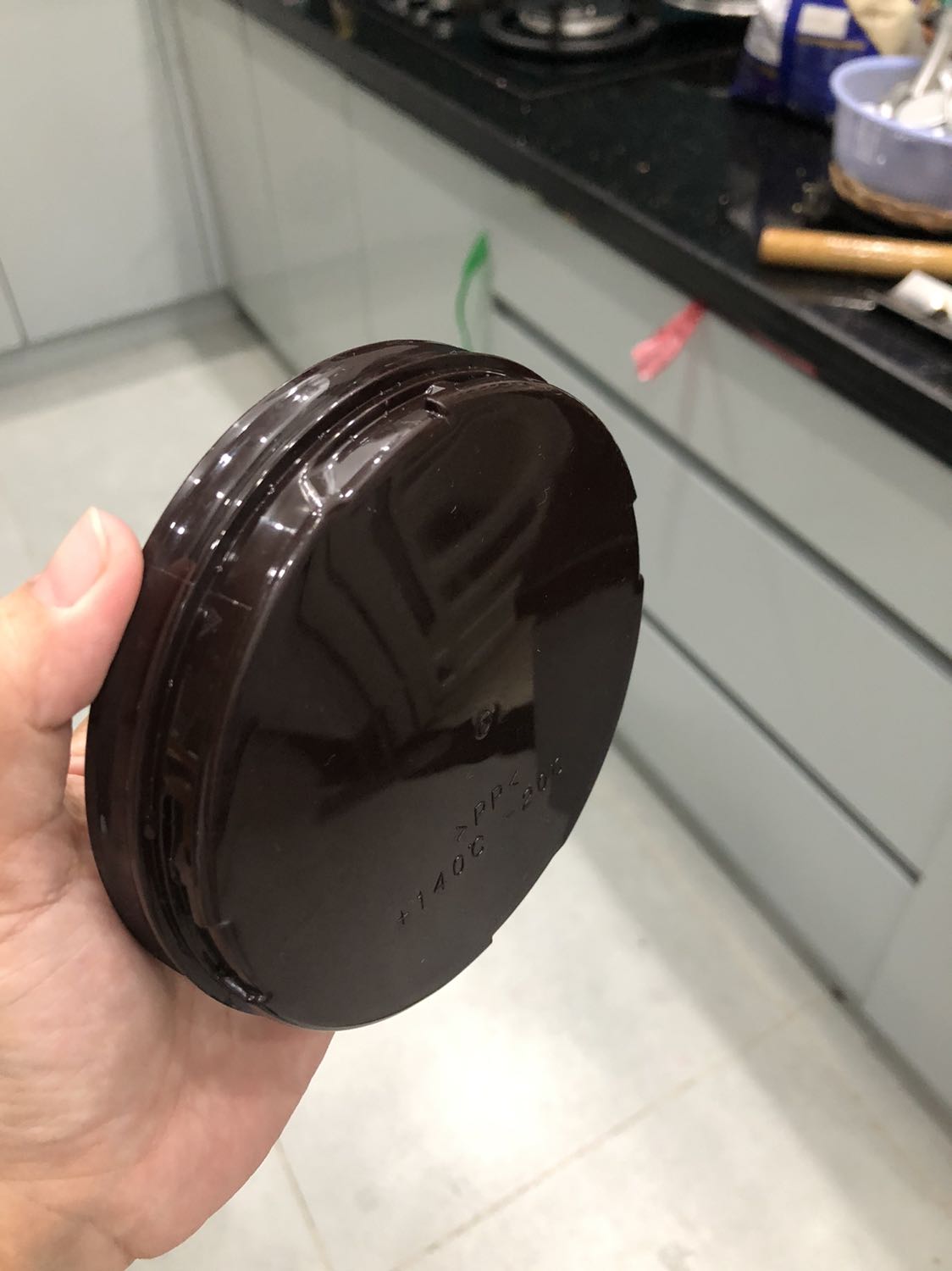 Shop cho mình hỏi ngăn giữa có ron k, chứ mình thấy k ron, đựng canh chảy tùm lum ạ