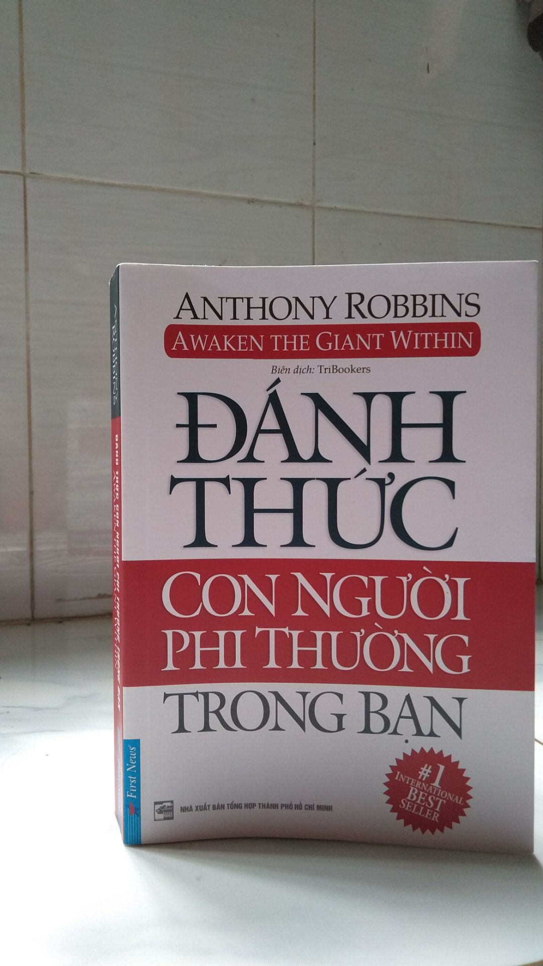 Không đọc thì sẽ phí phạm rất nhiều. Những nội dung trong quyển sách đưa ra những vấn đề mà chúng ta thường hay lo ngại và đưa ra những cách giải quyết và hướng dẫn rất bổ ích. Quyển sách tạo động lực rất nhiều và giọng văn đọc rất thẩm thấu. Một quyển sách hay và đậm phong cách riêng