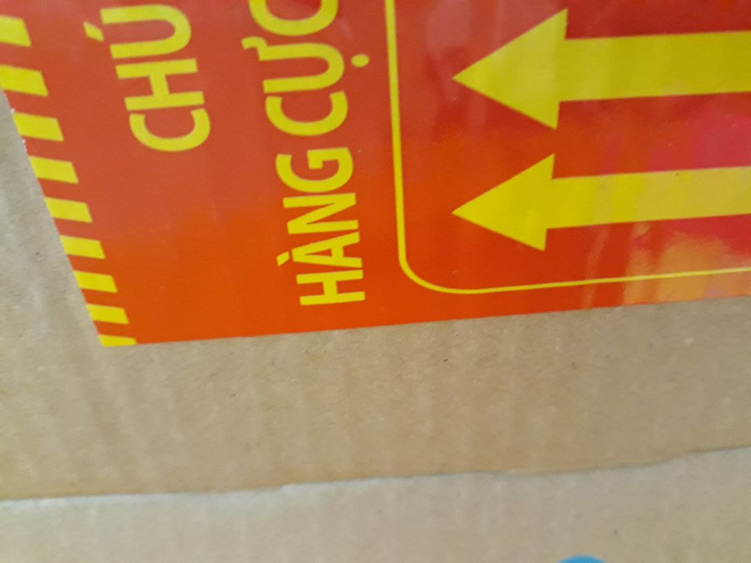 hàng date mới, đóng gói chưa được ổn vì thường hàng này nên gói xốp bóng tránh va đập, thùng có ghi chú nhưng bên trong lỏng lẻo.