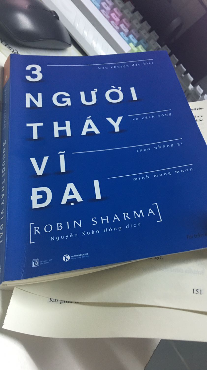 Sách đọc mới nửa cuốn mà đã bong hết cuống sách rồi?? . Mình giữ sách kĩ lắm mà lần đâu tiên đọc cuốn mà nó mau bung bìa vậy