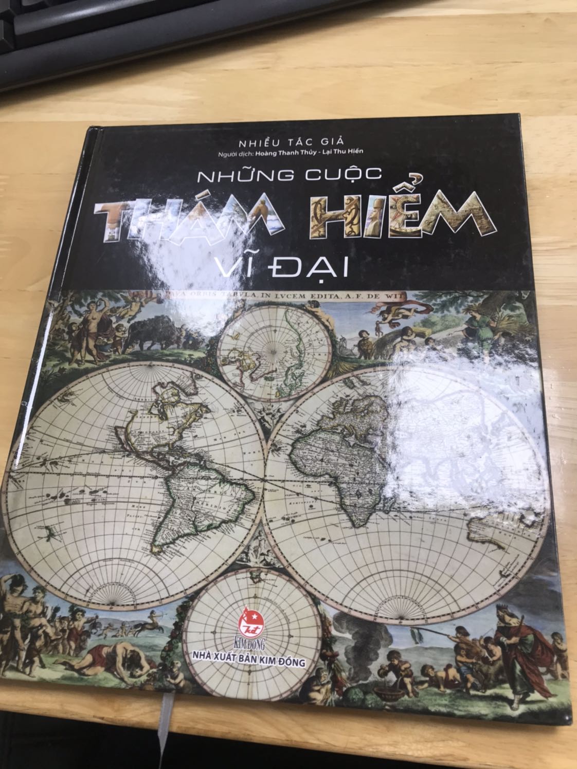 Sách đóng bìa chắc chắn và đẹp, danh cho các bé từ 9 tuổi trở lên. Các câu chuyện được kể ngắn gọn và được minh hoạ dễ hiểu bằng bản đồ, hình ảnh, khơi dậy lòng khám phá của các con.