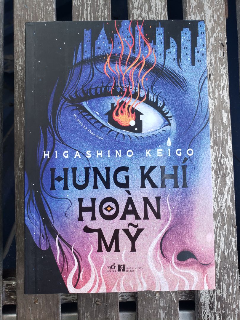 Mình không hiểu Tiki dạo này cắt giảm chi phí hay sao nhưng lần nào giao sách cũng chỉ vứt vào hộp, không chèn hay bọc bất cứ thứ gì. Nhận sách móp méo + bụi bẩn + dính keo rất xót. Nội dung sách thì không có gì phải bàn, mình luôn tin tưởng các đầu sách của Nhã Nam