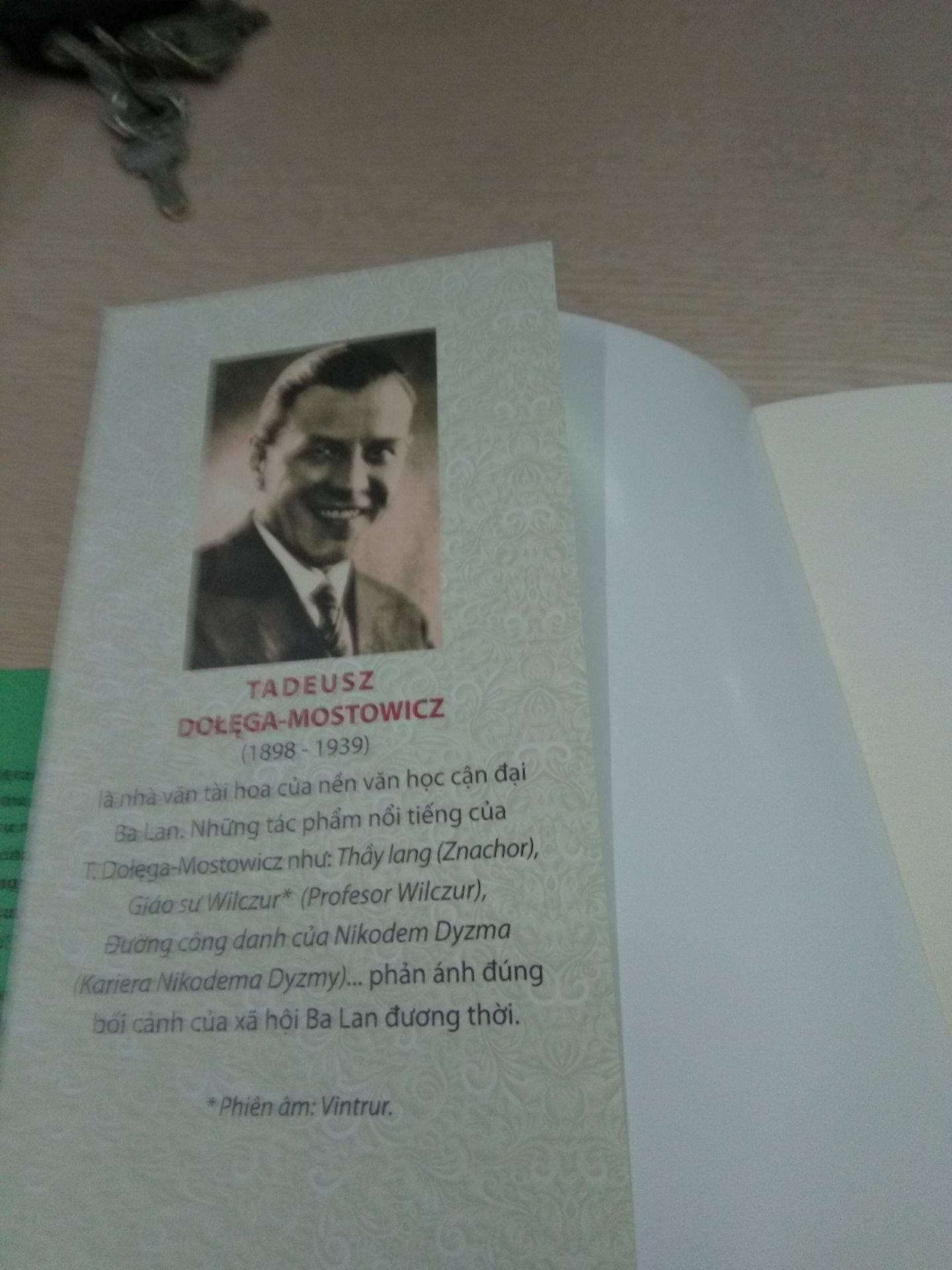 cuộc sống vất vả và nhiều cay đắng, cuối cùng thầy lang cũng đã tìm được con gái của mình.