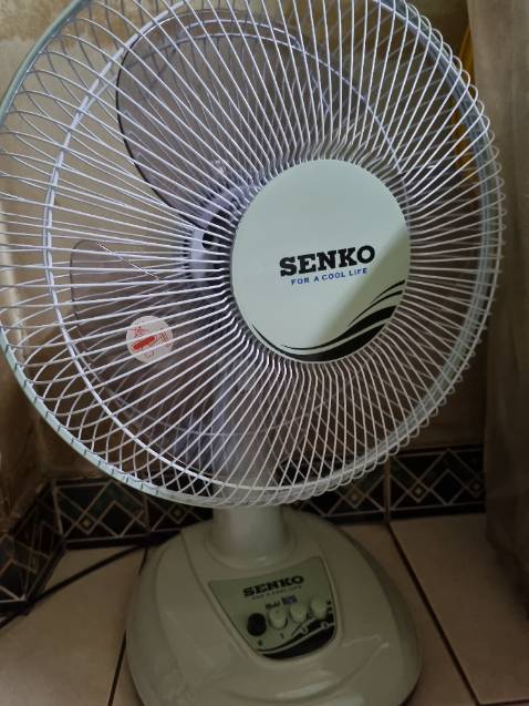 Mua cây đầu tiên thấy ổn nên mua cây t2 mà cây này hơi xu bị cọt kẹt phần cổ xoay nhưng shop hỗ trợ nhanh chóng, đổi cho mình nguyên thân quạt mới. 10 điểm cho cách xử lí của shop nhé. Đổi xong quạt chạy êm bình thường nè