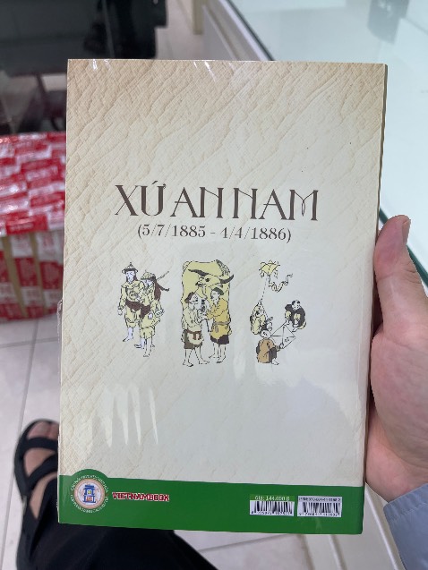 Cả 4 cuốn sách mình mua của Shop này đều còn nguyên seal đóng gói rất cẩn thận , nhiều xốp bảo vệ đến khó tin , mình rất hài lòng 
Sẽ ủng hộ tiếp . Chú ý giao hàng nhanh 1 chút thì tuyệt vời hơn nữa
