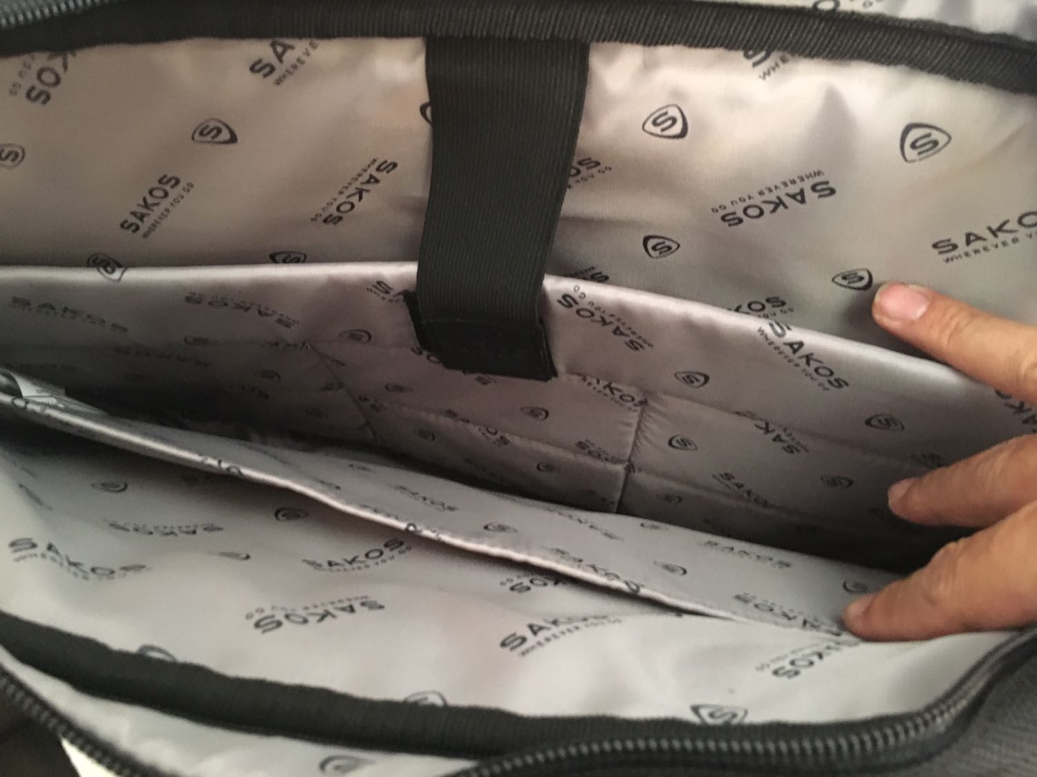 Sakos xài 7-8 năm vẫn chưa hư. Sản phẩm này chuẩn Sakos, giá lúc sale mua còn 459. Rất rẻ cà đẹp. Hoàn toàn hài lòng.