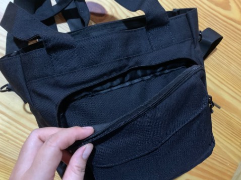 Túi chắc chắn, nhiều ngăn, đựng được nhiều đồ nhưng vẫn khá gọn gàng, kiểu dáng đơn giản dễ sử dụng. Giá lại phải chăng nữa! Ủng hộ shop!