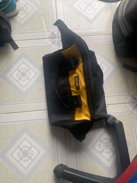 Chả đựng được bao nhiêu đồ. Mua vì đc giảm giá nhưng nhận hàng vẫn cảm thấy k thích hợp đựng đồ đi làm