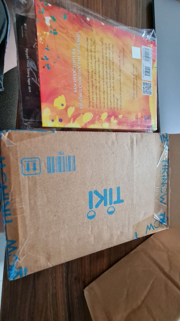 cuốn Power chất lượng ok, cuốn Magic chất lượng giấy kém, bìa mềm