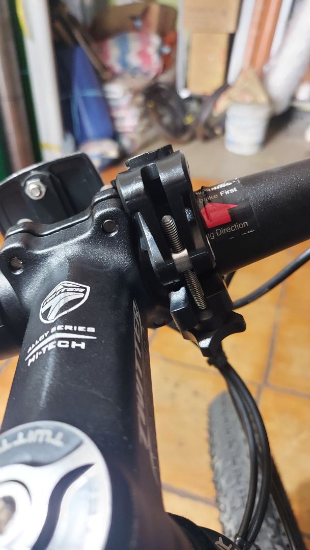 giao nhanh , đóng gói kỹ, đèn siêu sáng mà còn nhỏ gọn dễ lắp đặt, thích nhất phần có thể chỉnh zoom đèn. phần trượt giúp tháo ra sạc và lắp lại vào xe dễ dàng hơn !