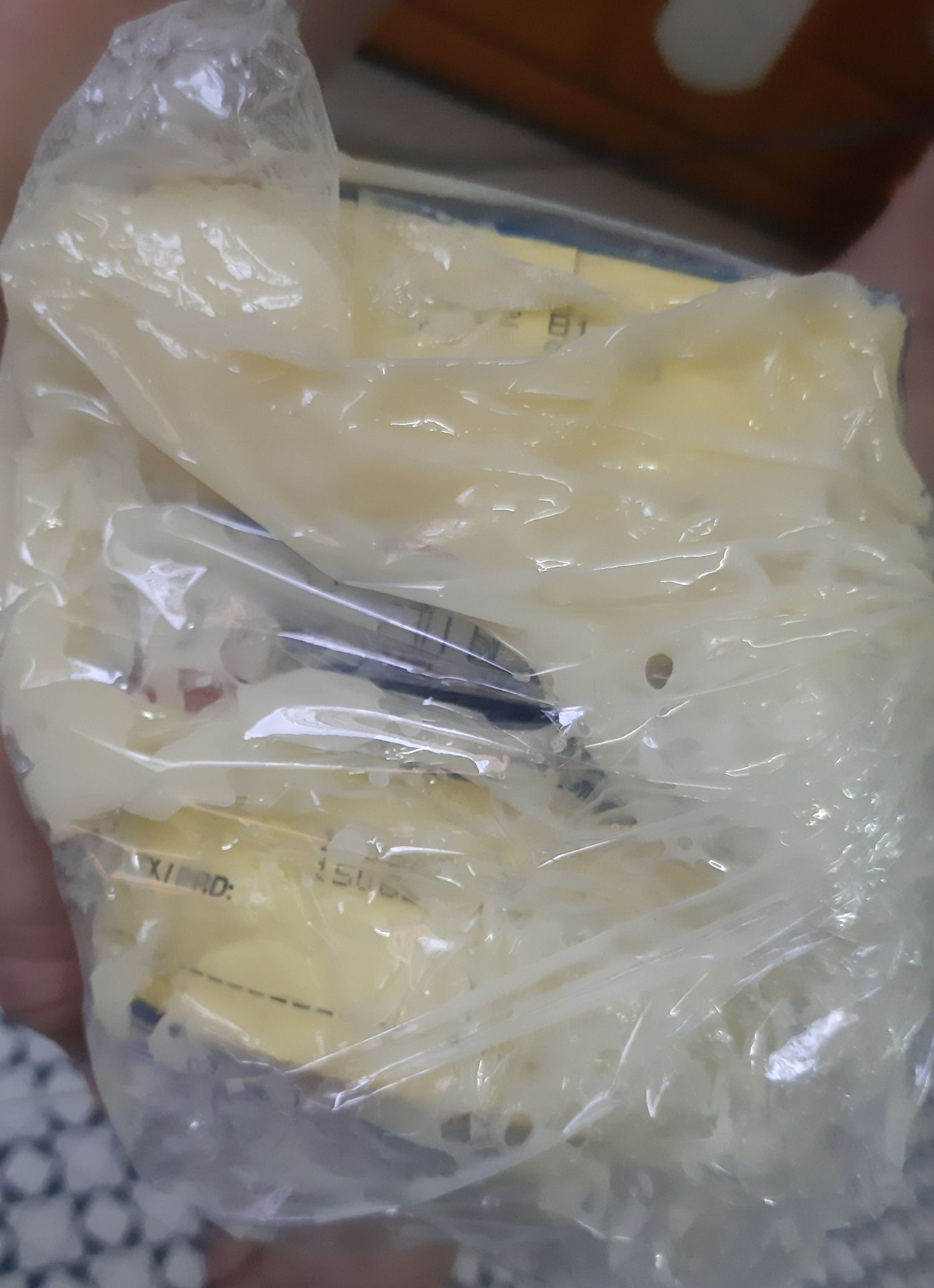 Đóng gói và vận chuyển quá tệ. Mình đặt mua 2 hộp sữa đặt, đóng chung vào thùng với sách. kết quả nhận hàng 2 hộp sữa đều bị bể, sữa chảy đầy ra hộp. Hộp bánh chocopie bị đè dẹp, phải bỏ hộp, lấy bánh thì mấy cái bánh bị nát.