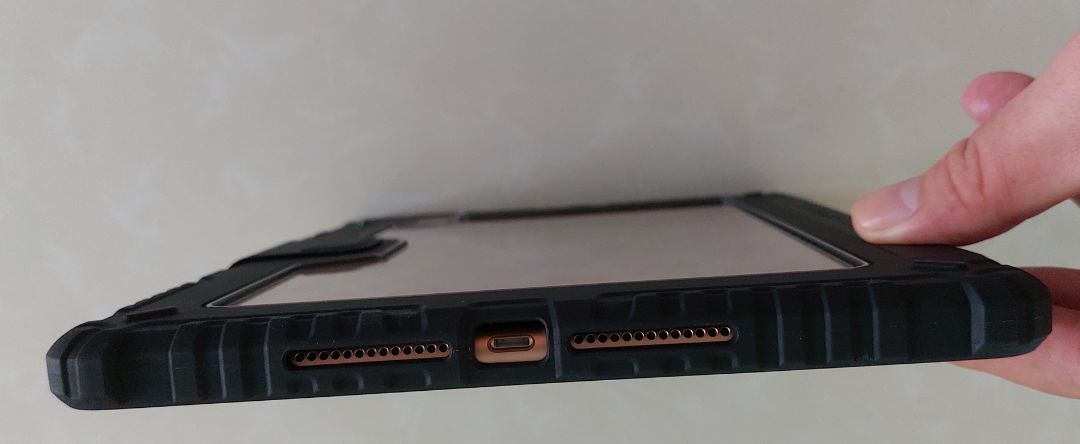 Sản phẩm chất lượng, giao hàng nhanh, ôm vừa khít iPad 8, 2020, rất đẹp. Để ở chế độ đứng rất tiện. Tôi hài lòng đánh giá năm sao!