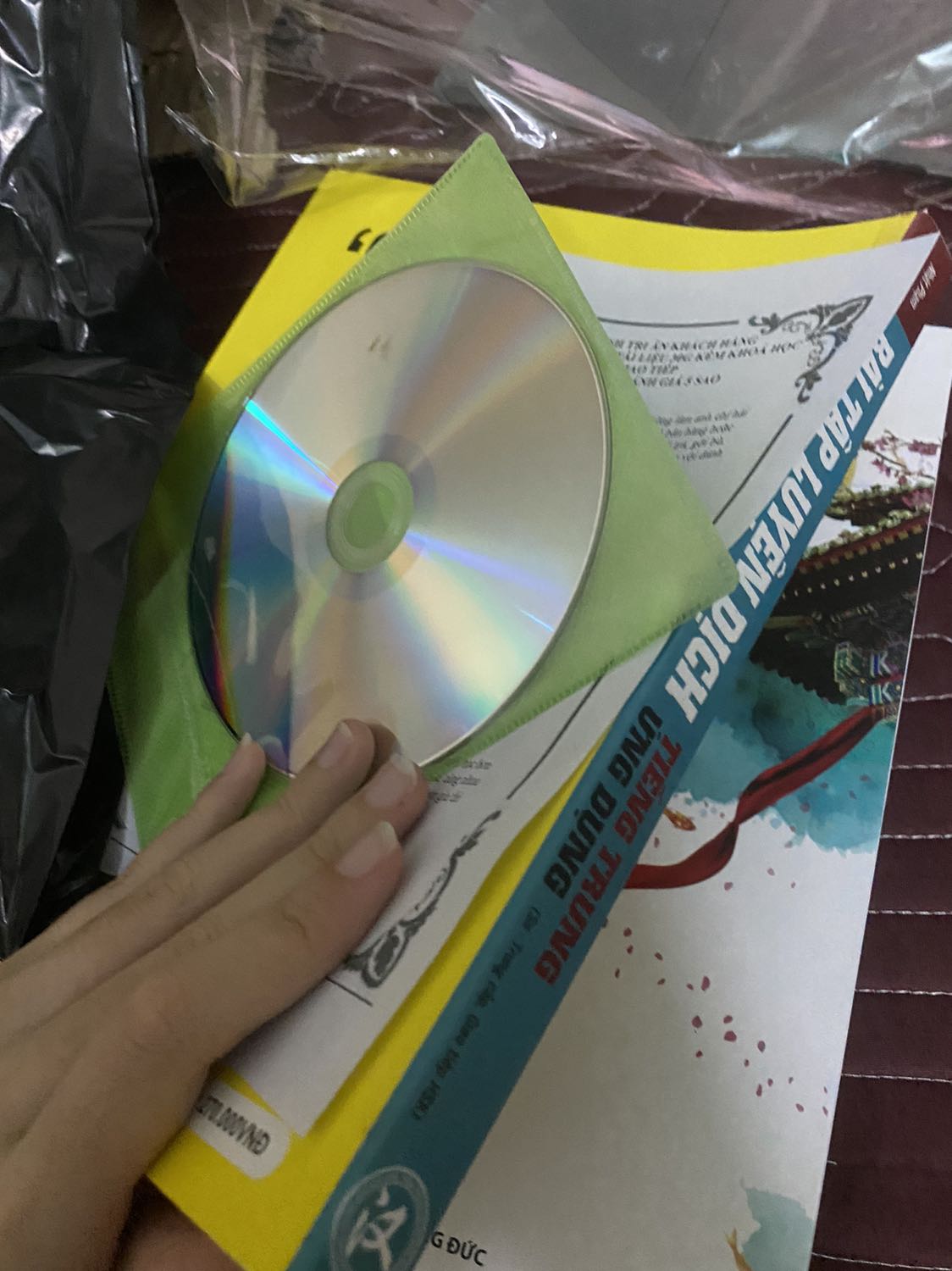 Giao nhanh, cần shop gửi file nghe, em không có ổ địa dvd