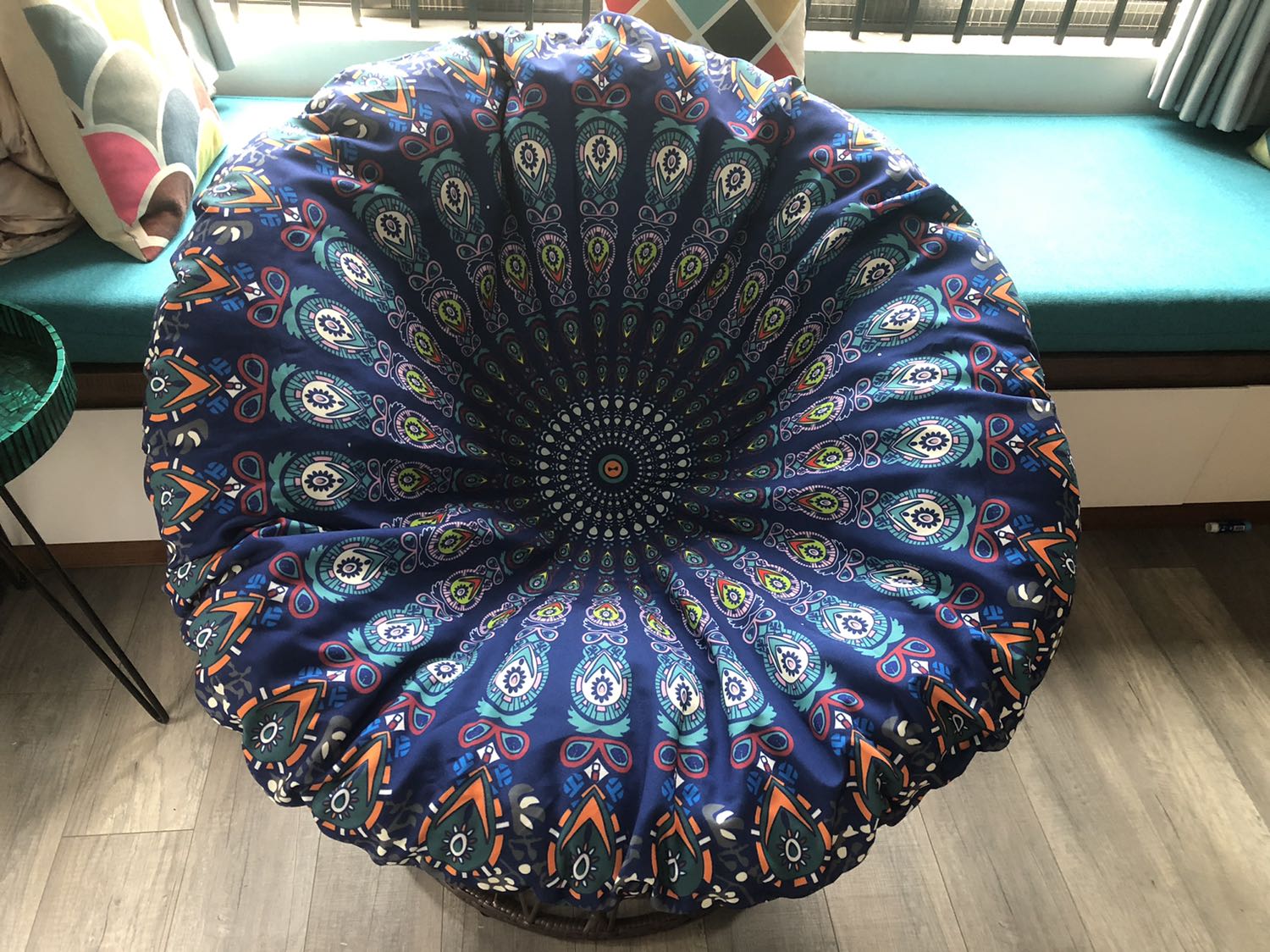 Chất vải thô dày dặn, may cẩn thận. Hoạ tiết đẹp sắc nét. Kích cỡ vừa vặn.