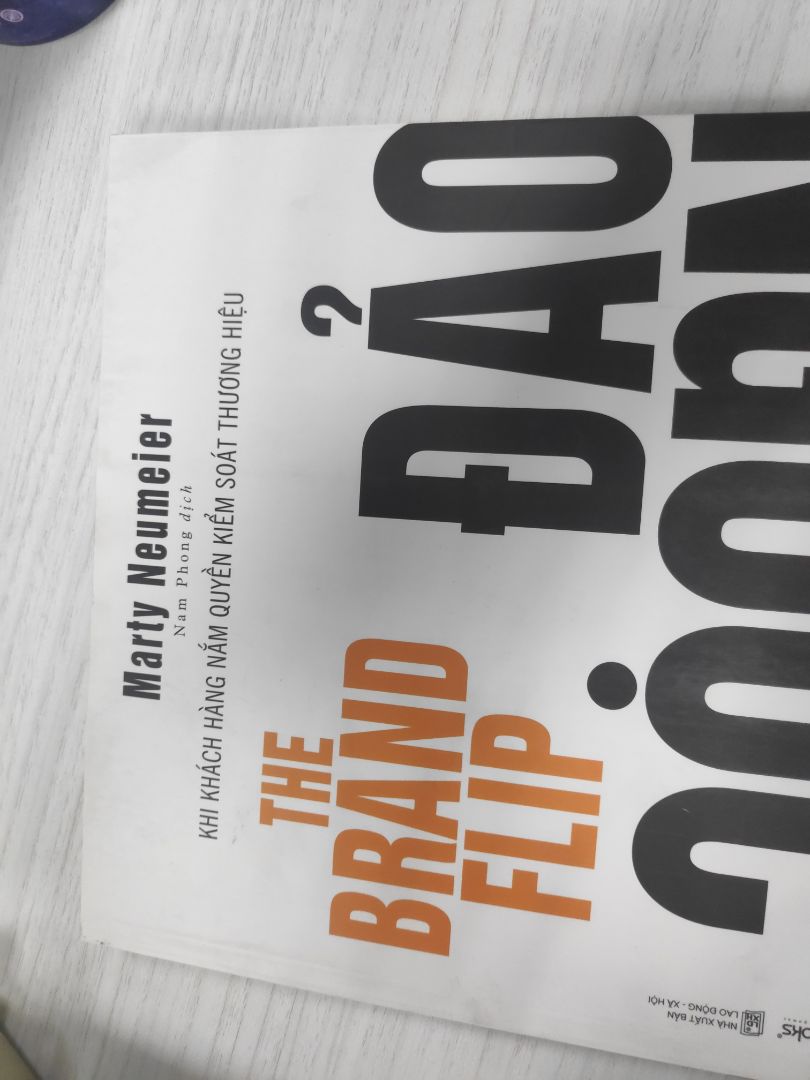 sách bẩn như mua ở tiệm sách cũ. Được cái tiki giao nhanh.