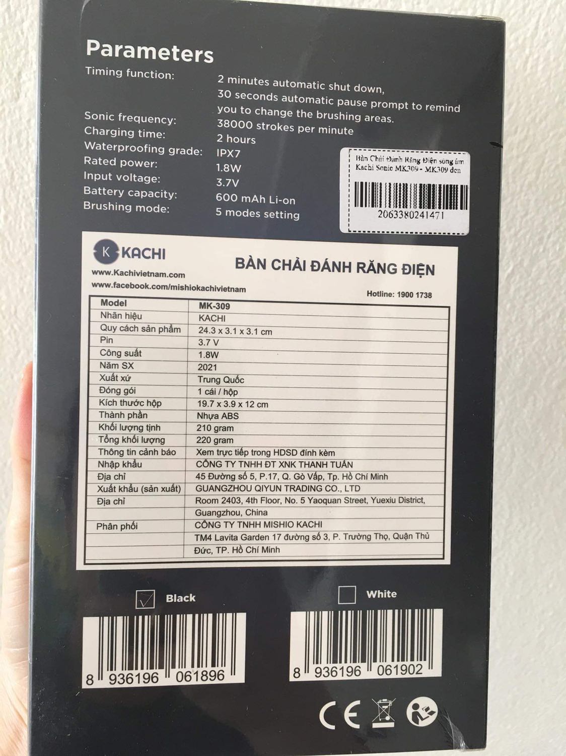 Lần đầu mua bàn chải đánh răng điện, vote 5 sao cho chất lượng dịch vụ từ Tiki. Hàng đóng gói cẩn thạn và đẹp. Sản phẩm tới tay còn nguyên hộp rất đẹp và chắc chắn.
Sản phẩm có giá “mềm “ hơn so với hãng khác. Tuy nhiên có ưu điểm hơn hẳn là có 4 đầu bàn chải đi kèm để dễ thay thế khi cần.
Cây bàn chải chắc chắn và đẹp. Mới sử dụng thấy ổn, sạch và êm răng. Thấy nhà bán ghi sạc 1 lần dùng 1 tháng, để sử dụng và trải nghiệm mục này. Lông bàn chải mềm, không gây chảy máu khi sử dụng.
Về độ bền, dùng một thời gian mới kết luận ạ.