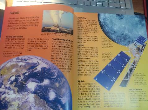 Nội dung đa dạng, dễ hiểu, dễ nhớ với nhiều hình ảnh sinh động và video đính kèm thú vị. Phù hợp cho trẻ em, còn với những bạn đã có kiến thức về địa lý tốt, cuốn sách này sẽ mang tính tổng hợp kiến thức nền tảng hơn là đi sâu vào các mảng kiến thức cần tư duy khoa học.