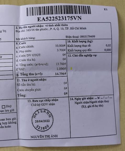 Lần đầu tiên mua hàng ở Tiki, như mọi khách hàng, tôi chọn shop nào có nhiều đánh giá tích cực nhất để mua. Quả là shop sẵn sàng đổi trả cho tôi thẻ 64Gb bị lỗi. 
Vấn đề là, ở các sàn thương mại như ***, ***, sendo, khi muốn đổi trả rất dễ dàng. Còn ở sàn Tiki, tôi tìm mỏi mắt không biết đổi trả ở chỗ nào (Hay tôi không biết tìm), vì vậy tôi phải chịu thêm cước phí gửi trả và nhận hàng hơn 50k. 
Lần đầu tiên cũng là lần cuối cùng mua hàng ở Tiki