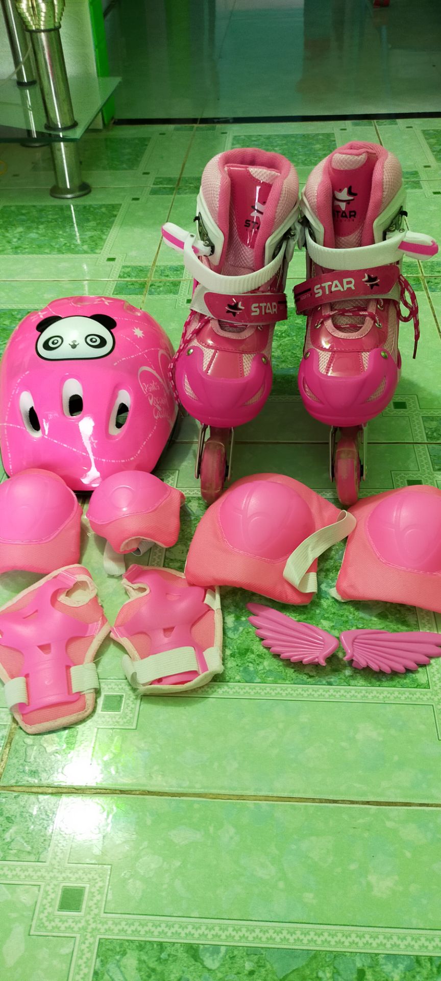 bánh xe xít ko chạy đc nhìn bao quát ko bềnh mong tiki đổi lại dùm