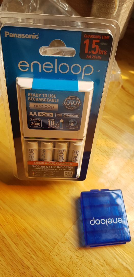 Sản phẩm tốt, giống ảnh quảng cáo, pin cầm lên là thấy chất lượng, mua về để chơi tay cầm Xbox và cảm thấy rất ưng ý, về độ bền thì còn phải chờ thời gian để kiểm chứng