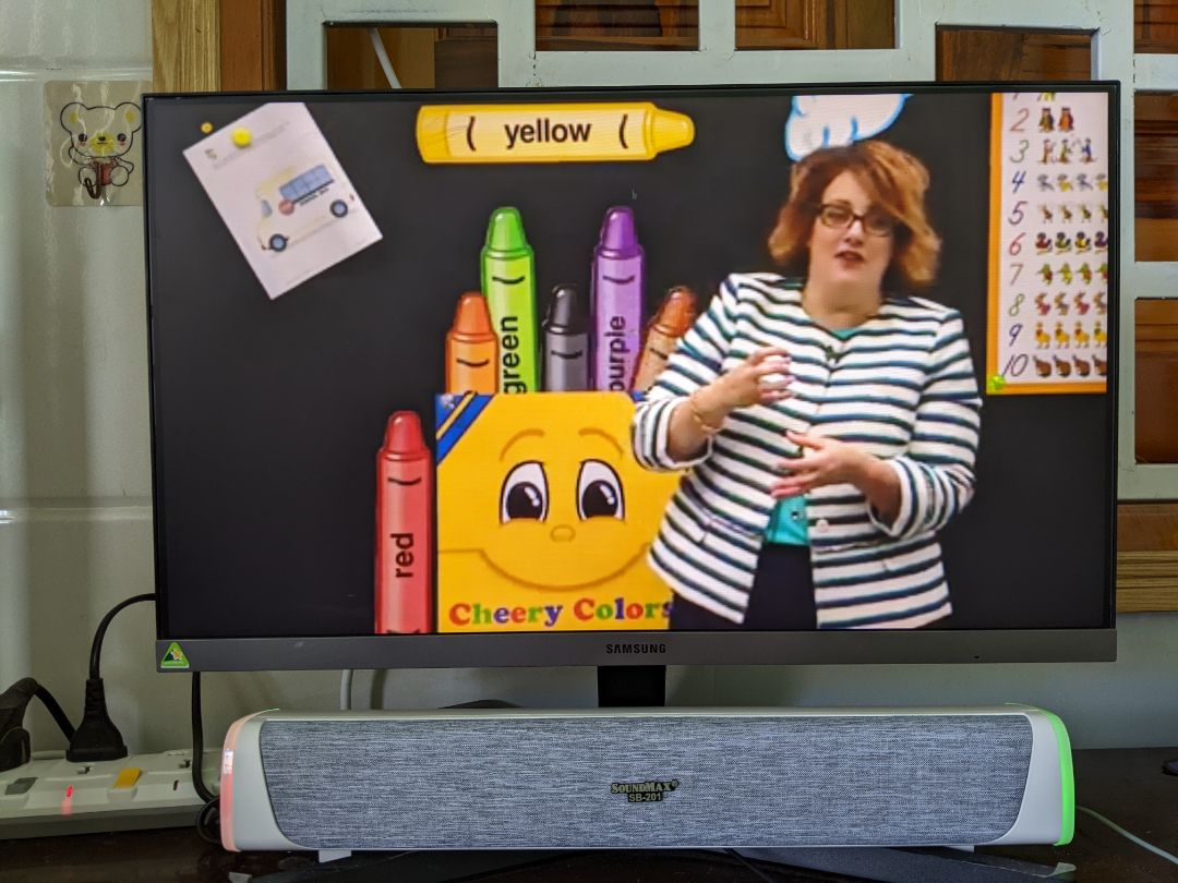 Loa nghe to, rõ lời. Ngoại hình đẹp.