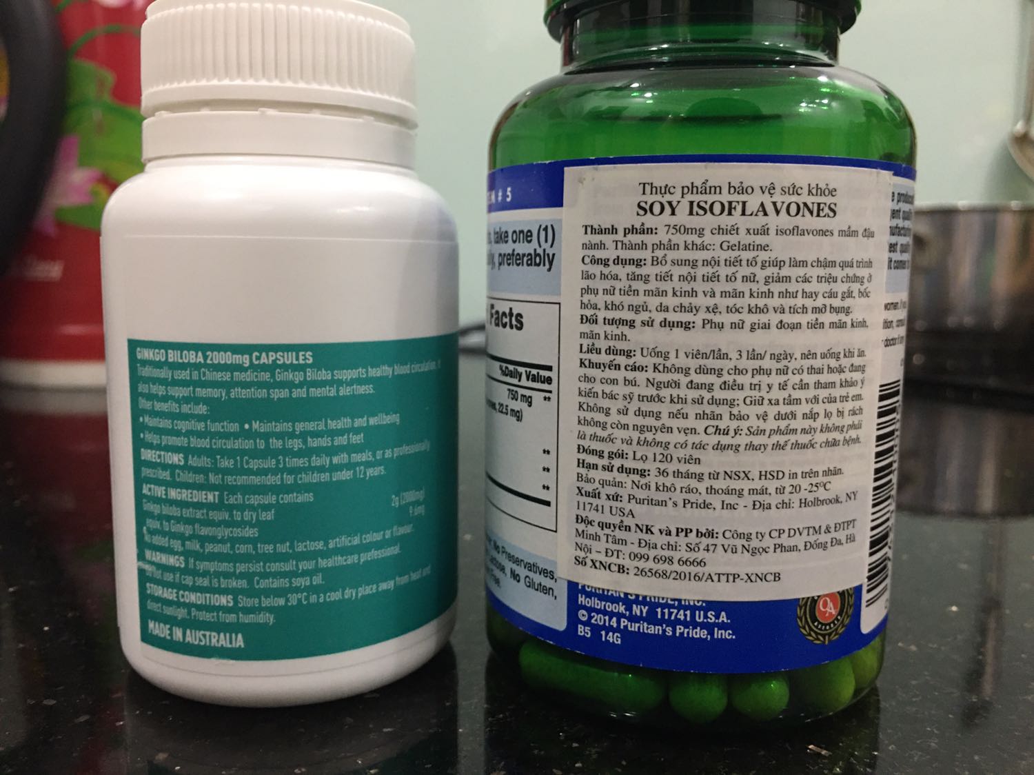 Hai hộp thuốc nhận được không có vỏ hộp, không thấy hướng dẫn kèm theo như tiêu chuẩn. Tại sao hàng thật, hàng chất lượng gốc không lại phải làm như vậy?
:(((
Nghi vấn chất lượng, sẽ không bao giờ mua thuốc của shop này nữa.