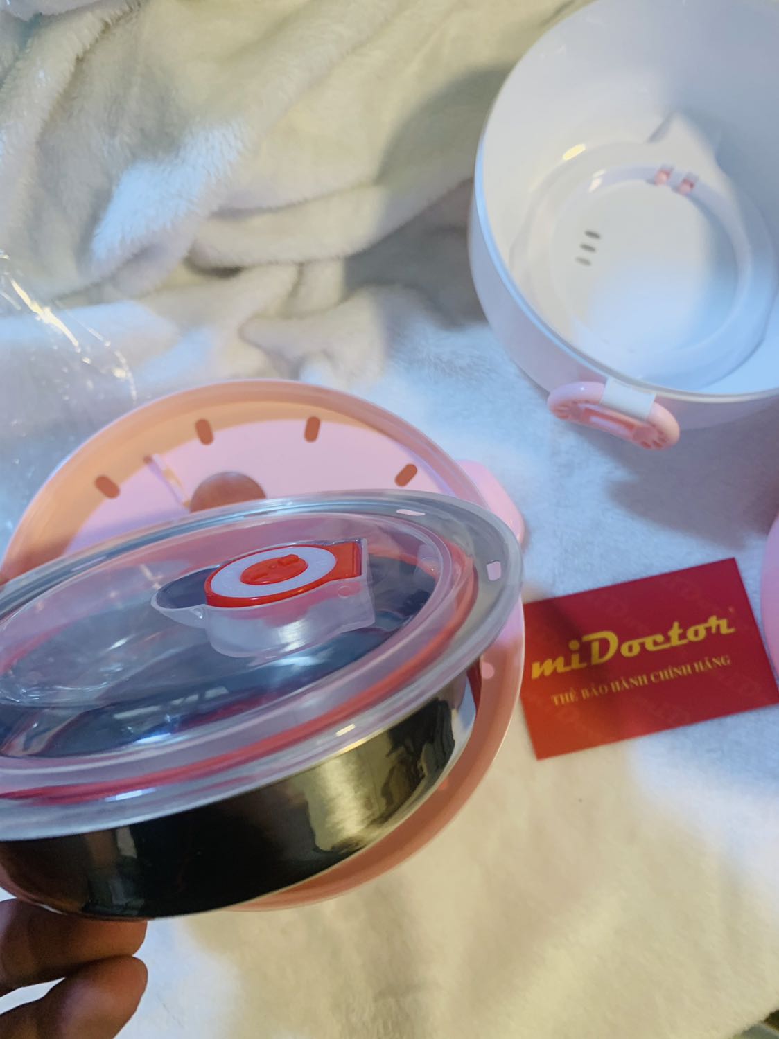 Em nhận được rồi ạ. Sản phẩm giao màu ngẫu nhiên em nhận được màu hồng đúng màu thích luôn ạ
Sản phẩm sang xịn mịn lắm ạ, có thẻ bảo hành của miDoctor ạ yên tâm sử dụng luôn